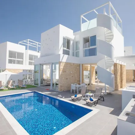 Vie Bleu 3 Bedroom Villa
